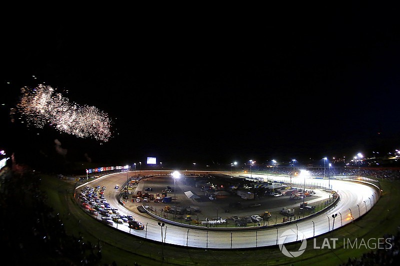 Stewart: Fans should pressure NASCAR for Cup race on dirt