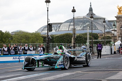 Cinto mal fixado tira Nelsinho do ePrix de Paris