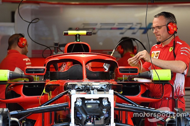 Hoe de spiegels van Ferrari aangepast werden
