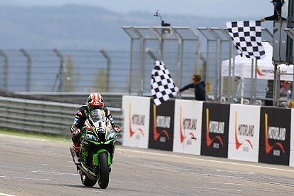 Course 1 - Rea vainqueur devant un trio de Ducati