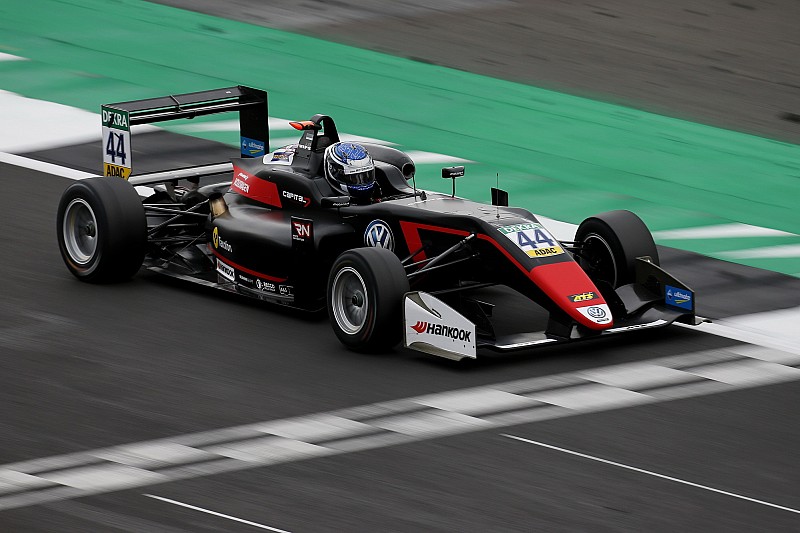 F3 Silverstone: Üçüncü yarışta zafer Vips'in