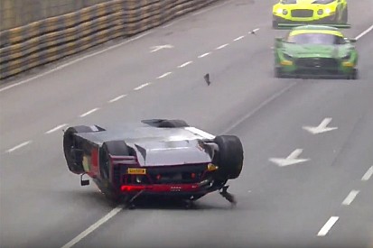 جي تي: فانتور يُتوّج بكأس العالم في ماكاو رُغم تعرّضه لحادثٍ ضخم وانقلاب سيارته في الهواء