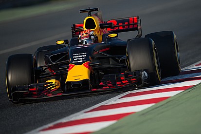 Red Bull впевнена, що її болід RB13 зможе конкурувати з Mercedes