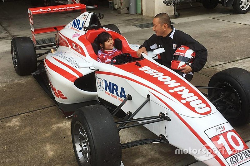 Juju Noda, la niña piloto de monoplazas con solo 12 años