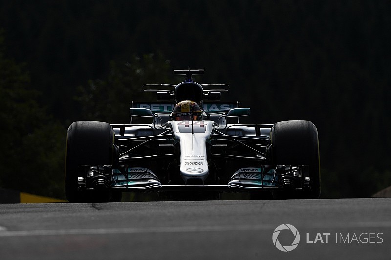 Hamilton dá troco em Kimi e lidera sexta na Bélgica