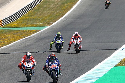 Dovizioso battu par Lorenzo, mais ravi de sa remontée