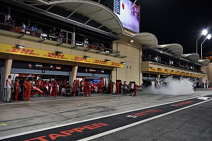 Mercedes, garajını "dumana boğan" Ferrari'den rahatsız