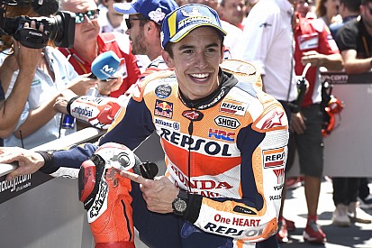 Crutchlow: “Márquez nos hace parecer idiotas a los demás”