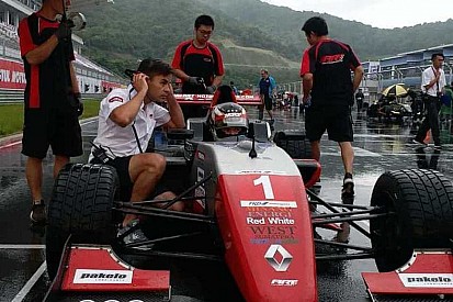 AFR Ningbo: Dana raih podium Race 1 di cuaca ekstrem
