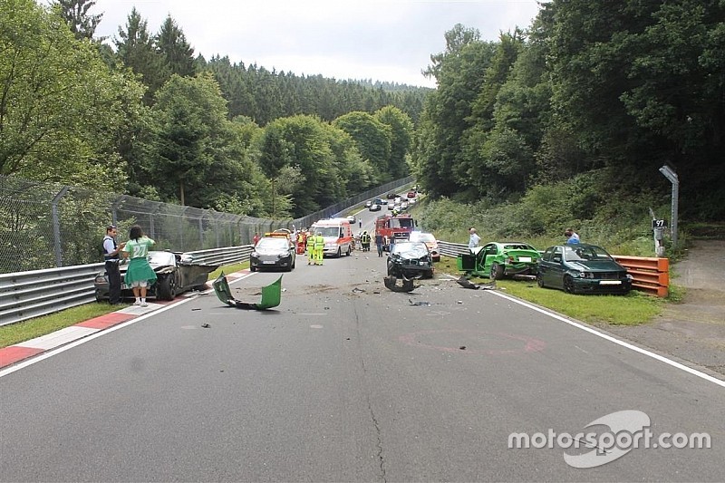 Acidente deixa dez feridos em Nürburgring-Nordschleife
