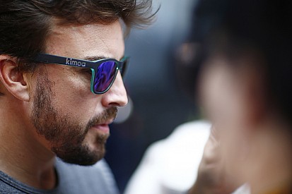 Алонсо не збирається кидати McLaren посеред сезону