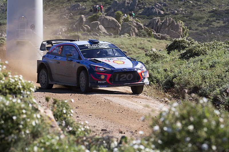 Neuville batte Ogier nella Power Stage e trionfa in Sardegna per 0