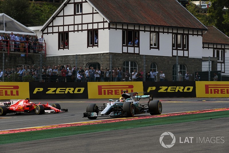 Vettel: jó úton a Ferrari, egyetlen pályától sem kell tartanunk