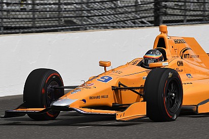 GALERI: Aksi debut Alonso di tes Indianapolis
