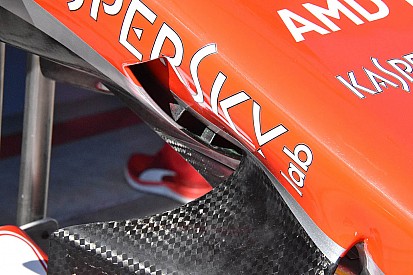 Harapós cápaszáj tátong a Ferrari orrkúpján
