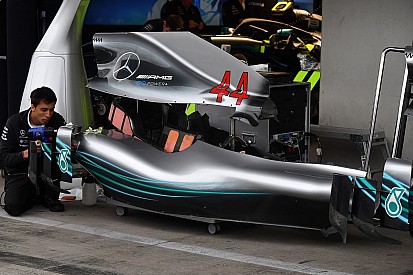 Hamilton, Mercedes'in güncellemelerinin rakiplerini "korkutmasını" umuyor!