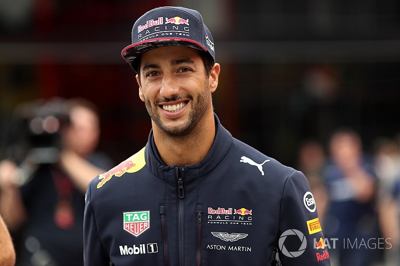 Ricciardo Verstappennek: