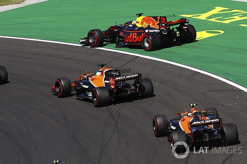 【F1】リカルド、接触のフェルスタッペンを”未熟者”と酷評