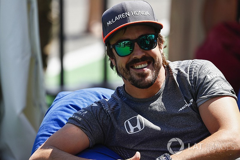 McLaren, Alonso'nun Singapur'da yarışmayacağını yalanladı