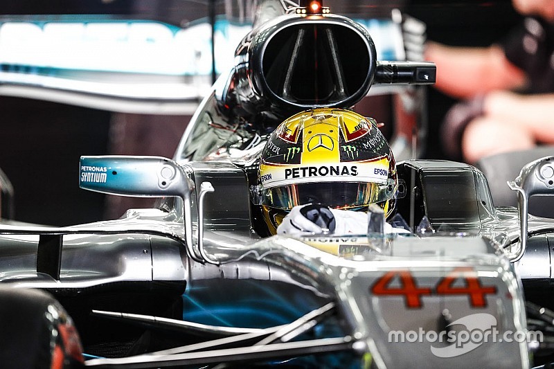 Hamilton présente ses