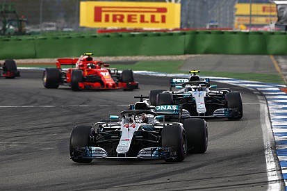 Вільньов виправдав командну тактику Ferrari і Mercedes