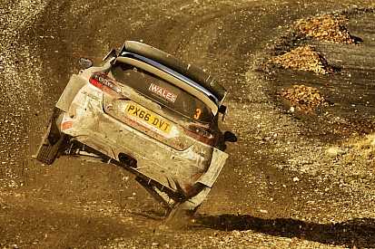 WRC Wales: Elfyn Evans enteilt dem Feld