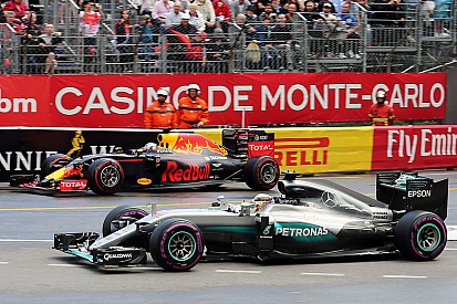 Хэмилтон выиграл в Монако после ошибки Red Bull в боксах