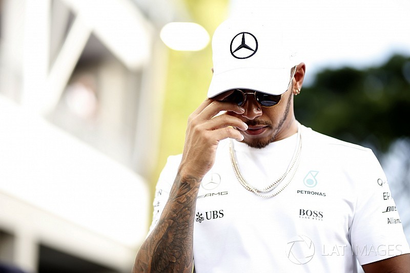 Hamilton Szingapúrban is rendesen felhúzta a zoknit