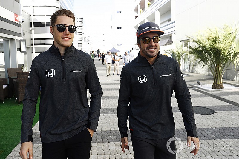 Alonso y Vandoorne penalizan 15 puestos en Bakú