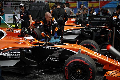 McLaren: „Ha 2018-ban futamot nyer a Honda, akkor hülyén fogunk kinézni”