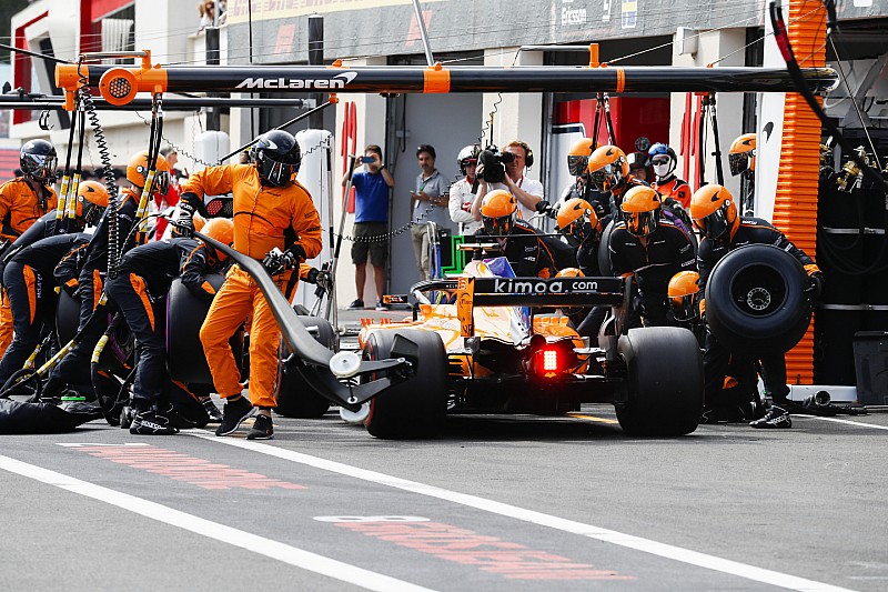 McLaren заплатит десять тысяч евро за опасный выпуск Вандорна на трассу