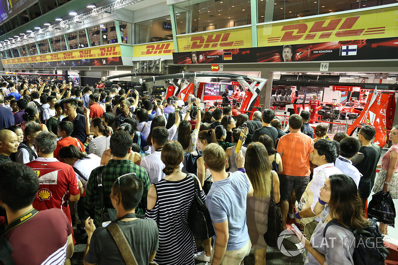 Fans on the pitlane walkabout