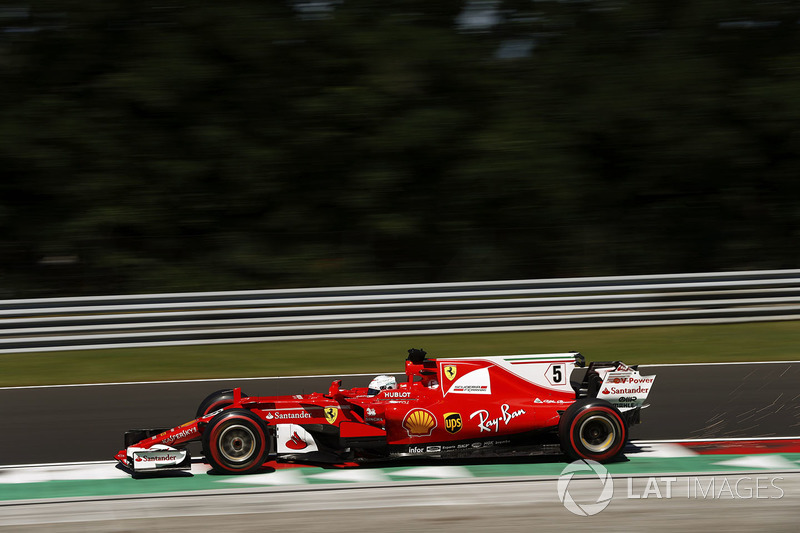 Sebastian Vettel, Ferrari SF70H, solleva scintille
