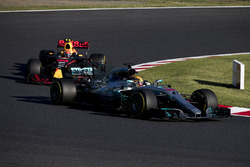 Lewis Hamilton, Mercedes AMG F1 W08, Max Verstappen, Red Bull Racing RB13