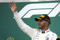 Podyum: Yarış galibi Lewis Hamilton, Mercedes AMG F1