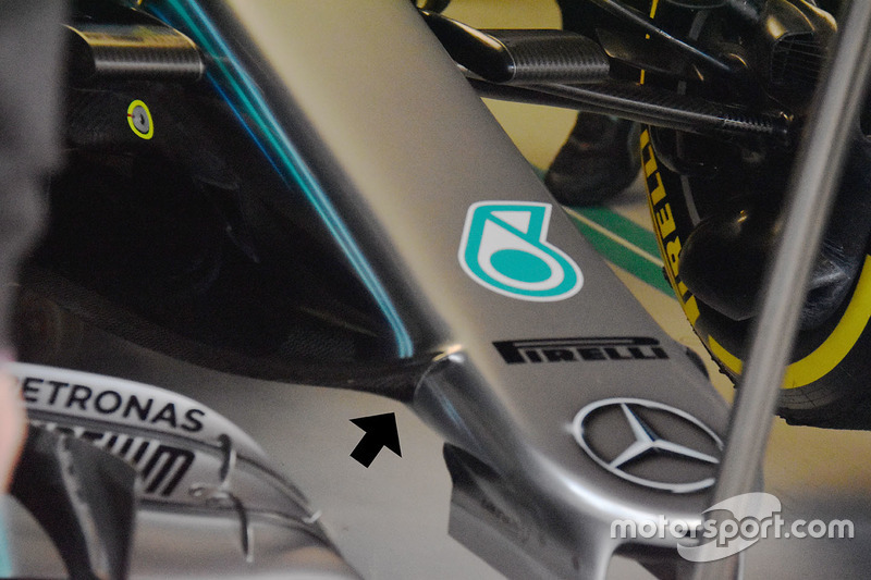 Mercedes W09: Cape