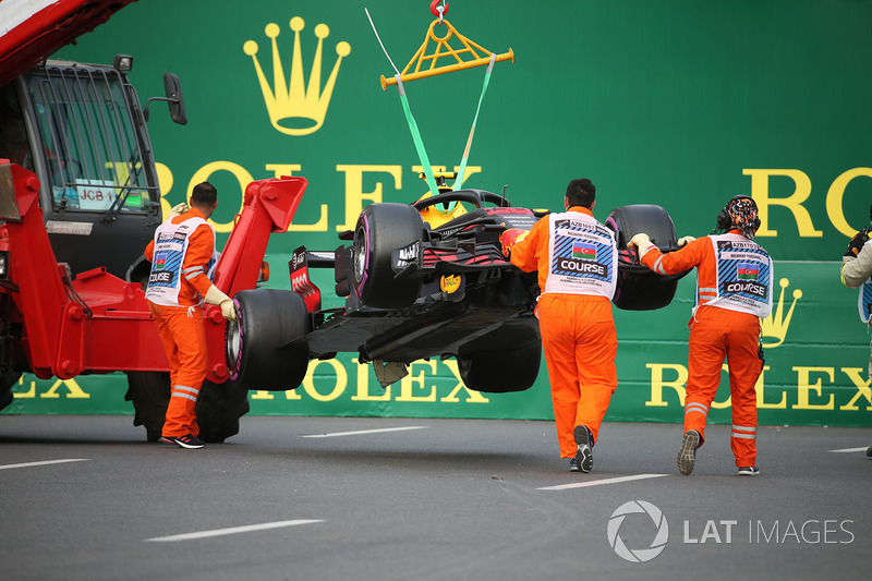El auto chocado de Max Verstappen, Red Bull Racing RB14