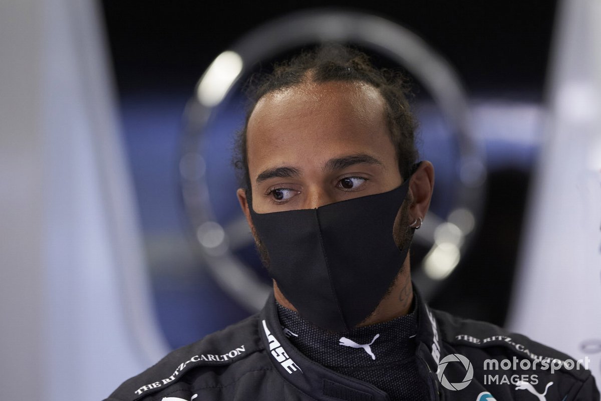 Lewis Hamilton, Mercedes-AMG Petronas F1 in the garage