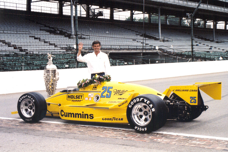 1987 - Al Unser iguala marca de A.J. Foyt com quatro vitórias