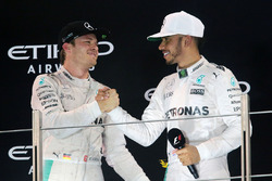 Podium: Nico Rosberg en Lewis Hamilton, Mercedes AMG F1