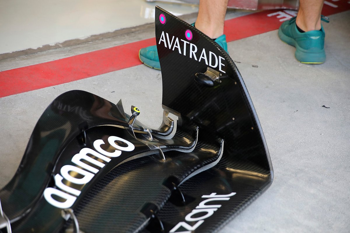 Aston Martin AMR 23, detalle del alerón delantero con refuerzo metálico