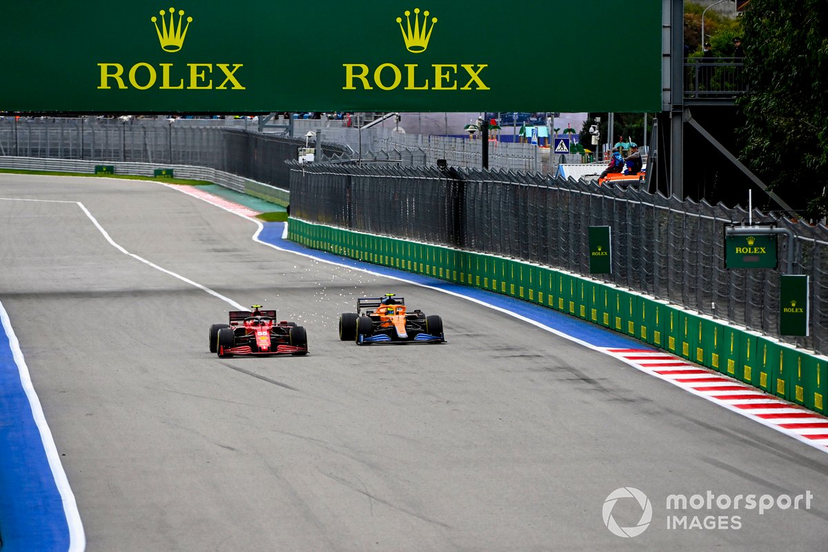 Carlos Sainz Jr., Ferrari SF21, bertarung dengan Lando Norris, McLaren MCL35M