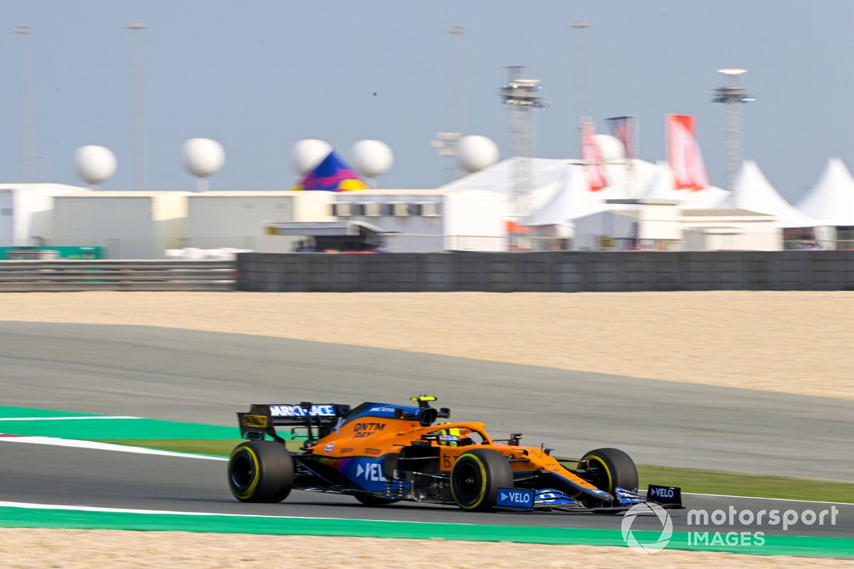 Lando Norris, McLaren MCL35M saat turun pada F1 GP Qatar.