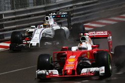 Felipe Massa, Williams Martini Racing FW38 and Sebastian Vettel, Scuderia Ferrari SF16-H