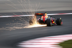 Vonken bij Max Verstappen, Red Bull Racing RB12