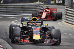 Даніель Ріккардо, Red Bull Racing RB14, лідирує