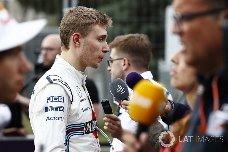 Sergey Sirotkin, Williams Racing, con los medios