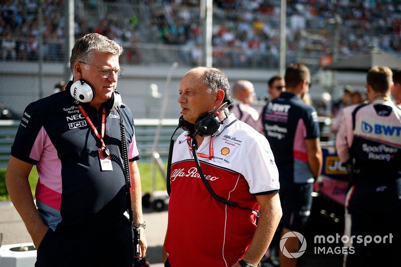 Otmar Szafnauer, Team Principal and CEO, Racing Point, and Frederic Vasseur, Team Principal, Alfa Romeo Racing, on the grid