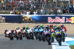 Valentino Rossi, Yamaha Factory Racing, in Führung nach dem Start