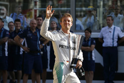 Nico Rosberg, Mercedes AMG F1 met de prijs voor de snelste ronde
